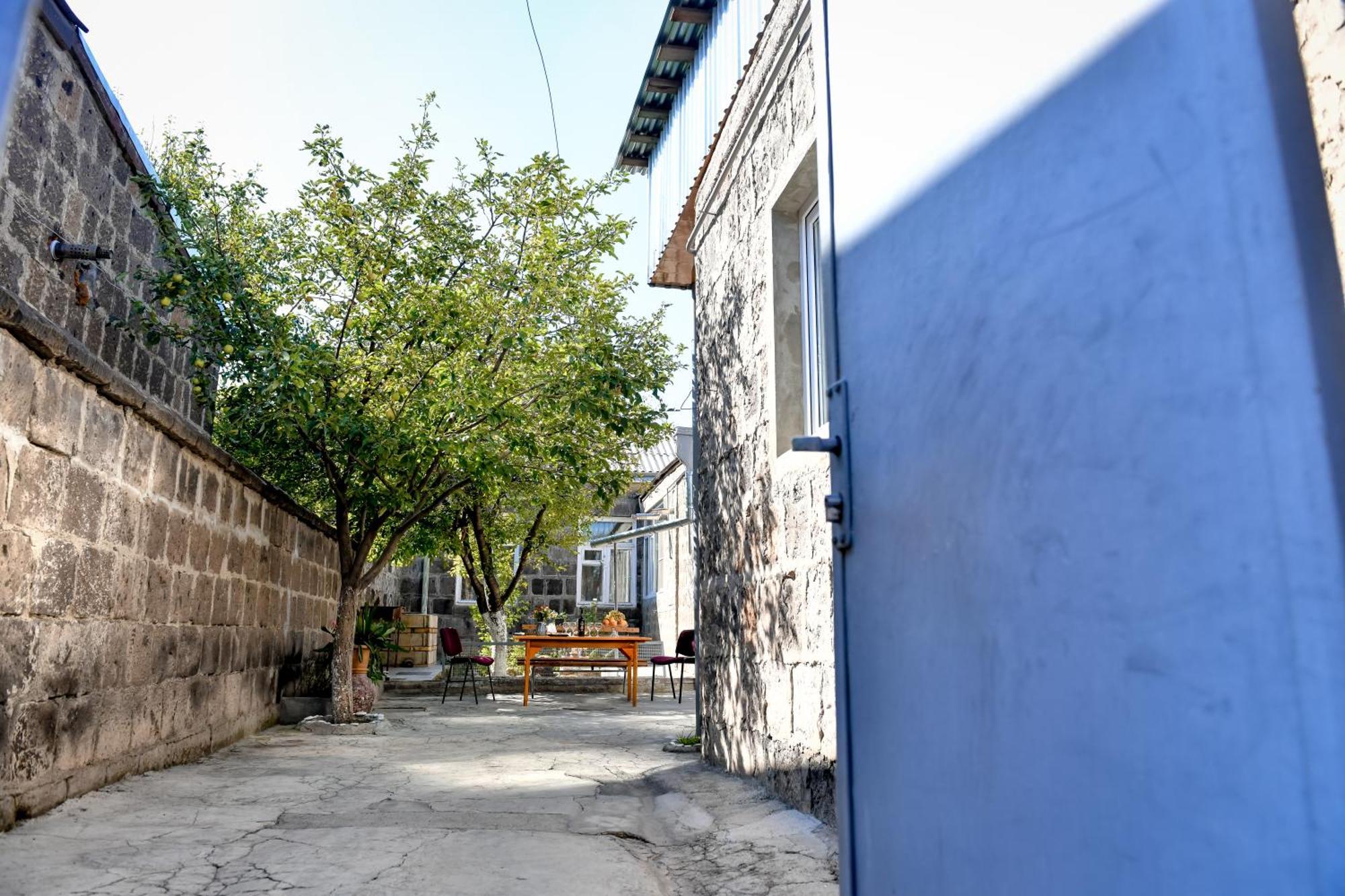 Guest House David'S B&B Ґюмрі Екстер'єр фото